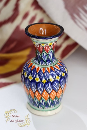 Süslü küçük vazo