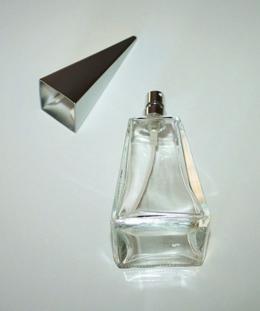 Parfümeri için cam şişeler.