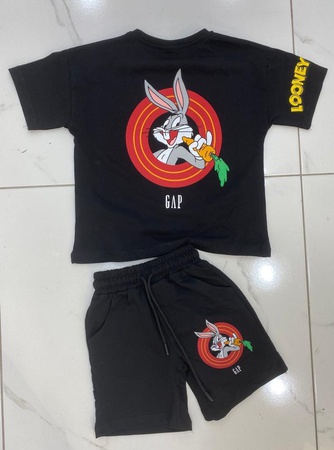 Футболка с шортами