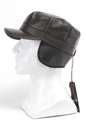 Кепка из кожи 330102