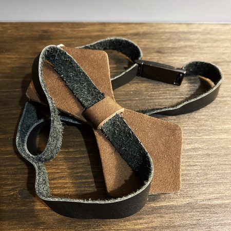 Uniseks papyon. Beyazın Kenarları. Seramik ve deri.