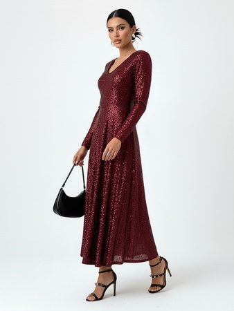 Нарядное блестящее женское платье длинное в пайетках