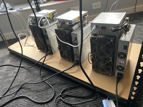 Ebang Ebit E12 - عامل منجم Asic 44