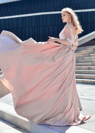 Ariel<br> Saten etekli gelinlik Anna RosyBrown