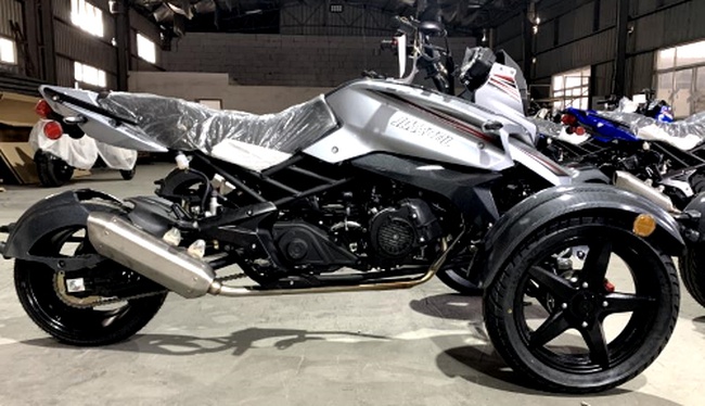 Трайк Скутер Газовый Мопед. Полностью автоматический с задним ходом