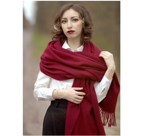 Kadın yün atkı çaldı