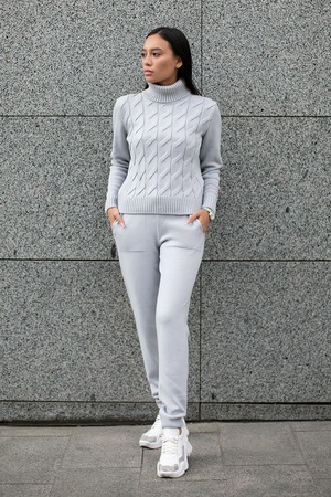 Спортивные костюмы, платья, костюмы, верхняя одежда.