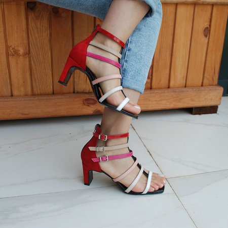 Красно-белые туфли на каблуке