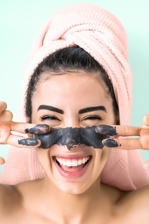 Detox-Effect Activated Carbon  Mask