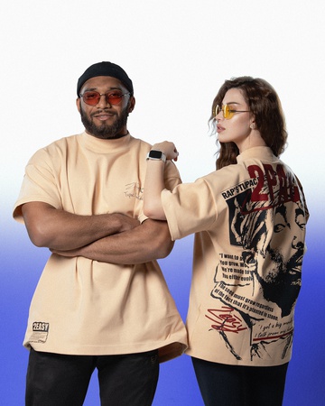 бежевая футболка