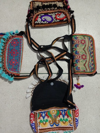 El yapımı Geri Dönüşümlü Banjara kumaş işlemeli Tribal küçük çanta çanta boho çanta etnik Çapraz vücut Mükemmel Hediye kadın onun için festival çantası