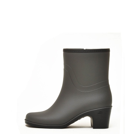 皮靴将NORDMAN BELLINA配上皮毛