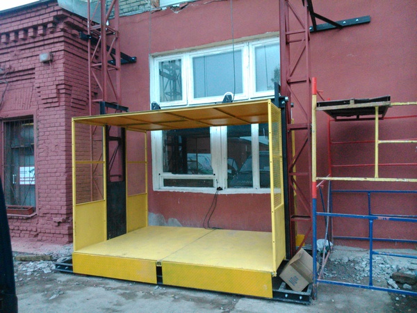 Двухмачтовый грузовой подъемник ПГД-1