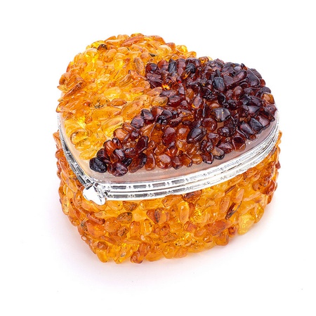 Шкатулка, выложенная натуральным балтийским янтарём "Инь-Янь"