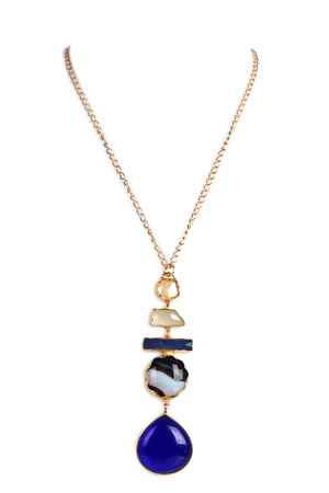 НОШЕНИЕ СИНЕГО КВАРЦЕВОГО ОЖЕРЕЛЬЯ ПРИЗЫВАЕТ УВЕРЕННОСТЬ В СЕБЕ.