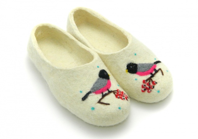 Женские тапочки «Снегири»