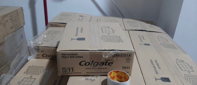 معجون أسنان كولجيت