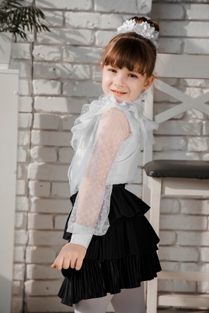 Kızlar için okul bluzu