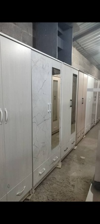 Dolaplar, koridorlar, masalar, mutfak üniteleri, kasalar