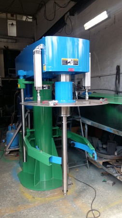 HAREKETLİ KAPAKLI BOYA KARIŞTIRMA MAKİNASI