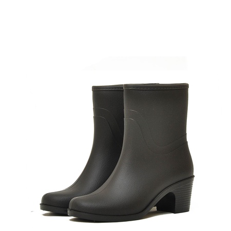 皮靴将NORDMAN BELLINA配上皮毛