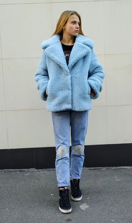 معطف فرو قصير