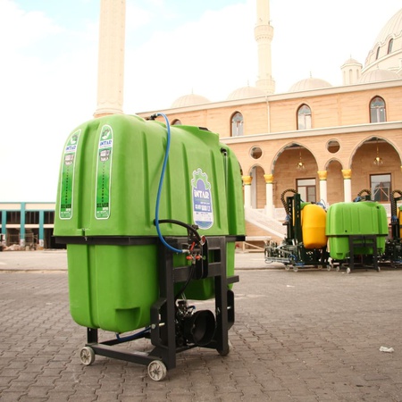Машины для опрыскивания и внесения удобрений.