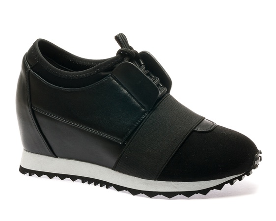 İlk sezon spor ayakkabı &quot;Summergirl&quot;