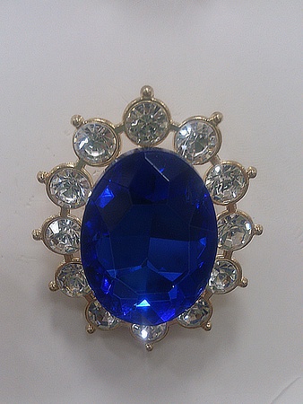 брошь на булавке