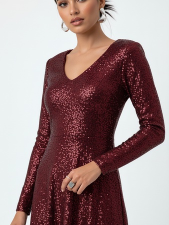 Нарядное блестящее женское платье длинное в пайетках