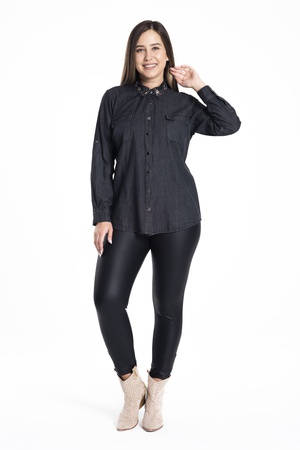 Джинсовая рубашка с бисером большого размера