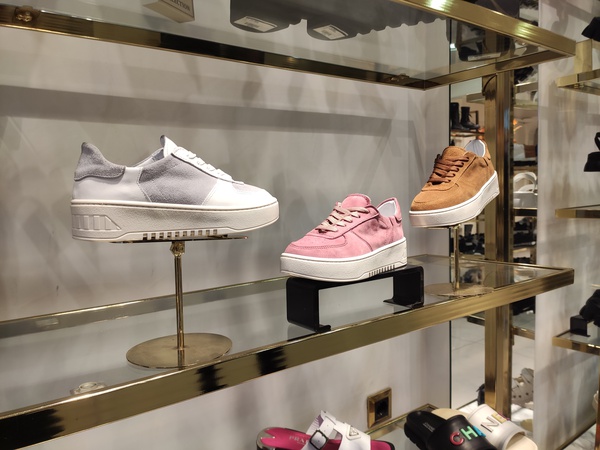 Кроссовки 2023