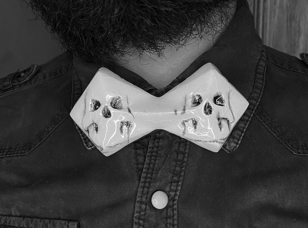 İki kafatası seramik papyon #1.