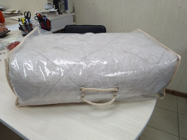 Упаковка (тип чемодан) для одеял , пледов