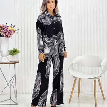 Zwei Frauen in Übergröße