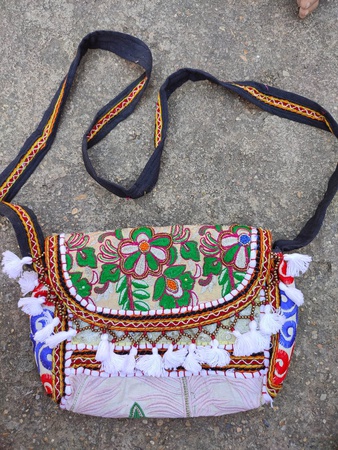 Сумка ручной работы Banjara.Boho Stylist Сумка ручной работы с вышивкой Дизайнерский кошелек Ручной клатч Индийская ручная сумка Традиционные сумки в стиле Bohomian Сумки через плечо, сумка через плечо