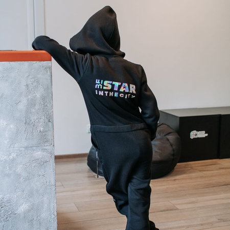 Комбинезон красный, черный и серый цвет