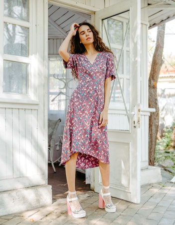 Женское летнее платье в цветочный принт