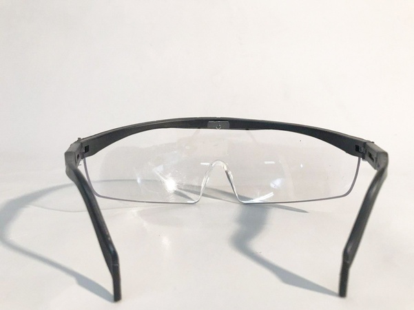 Ayarlanabilir kafa bandına sahip güvenlik gözlükleri