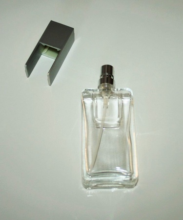 Parfümeri için cam şişeler.