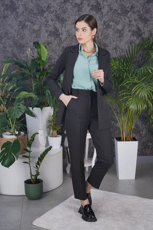 Женский костюм двойка для офиса и наряда