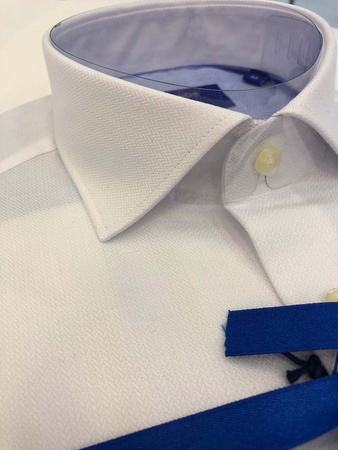 Erkeklerin gömlekleri