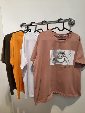 Baskılı ve baskısız tişörtler