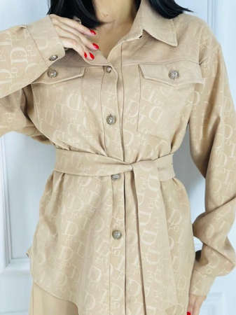 两件套衬衫夹克和裙子