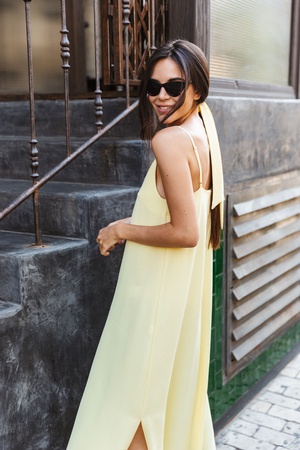 Женский сарафан на брительках