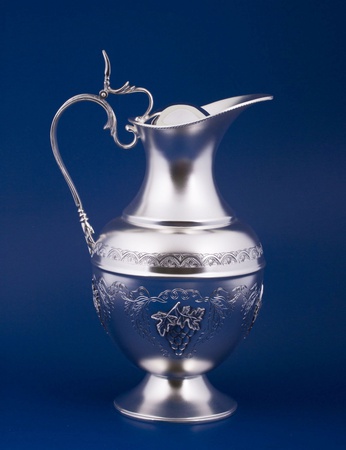 Серебряный кувшин "Виноградная лоза"