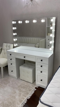 Туалетный стол. гримерный стол, зеркало с лампами мебель для салона красоты