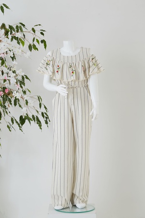 Комбинезон для девочек с вышивкой с низким рукавом