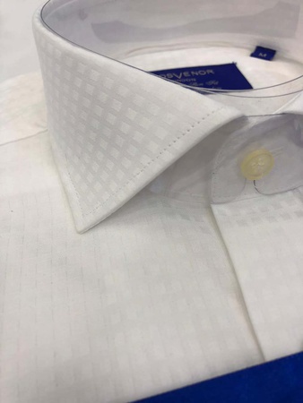 Erkeklerin gömlekleri