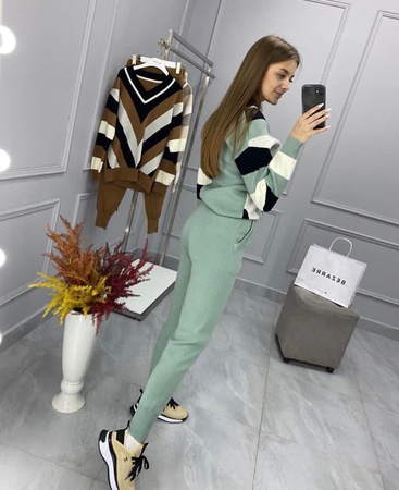 Трикотажные костюмы высокого качества,водолазки,свитера,вязанные,трикотажные платья,туники,худи,спорт,костюмы.